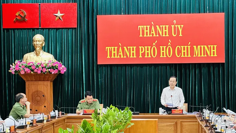 Đồng chí Nguyễn Văn Hiếu, Ủy viên dự khuyết Trung ương Đảng, Phó Bí thư Thành ủy TPHCM phát biểu.