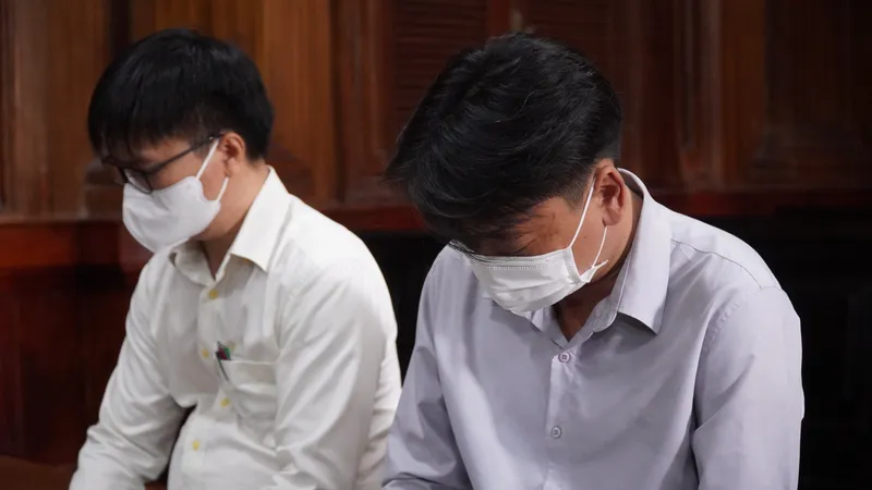 Hai bị cáo tại tòa