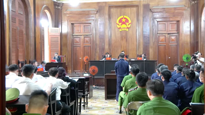 Quang cảnh phiên tòa