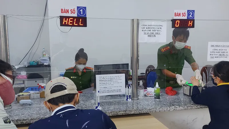 Người dân làm CCCD gắn chip ở TPHCM