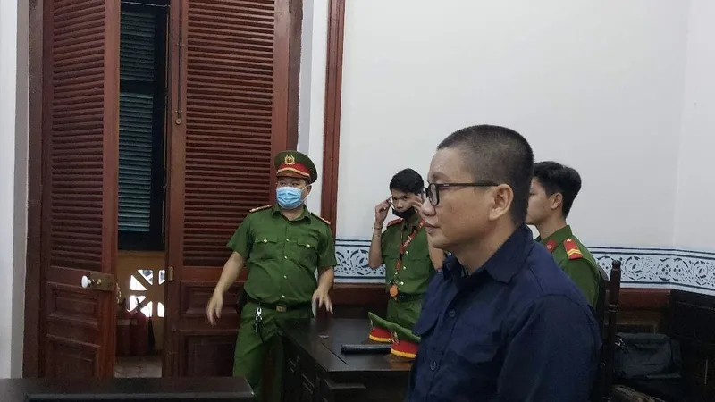 Bị cáo Đoàn Thanh Phương, cựu thiếu tá, điều tra viên sơ cấp Công an TP Thủ Đức (TPHCM) tại tòa