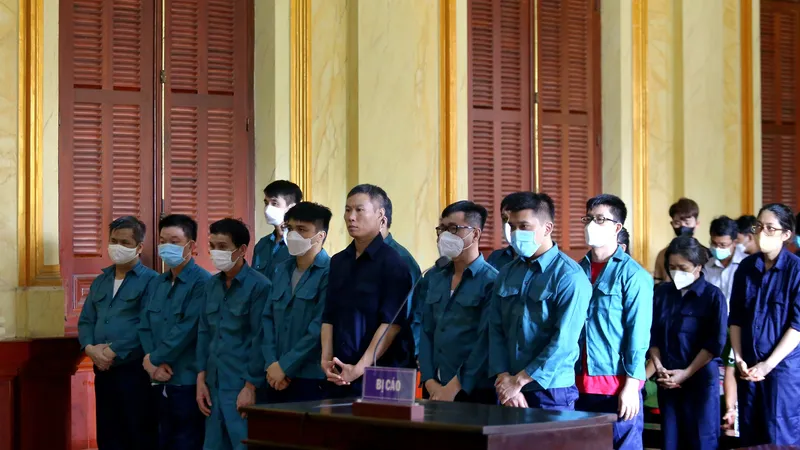 Nhóm bị cáo tại tòa