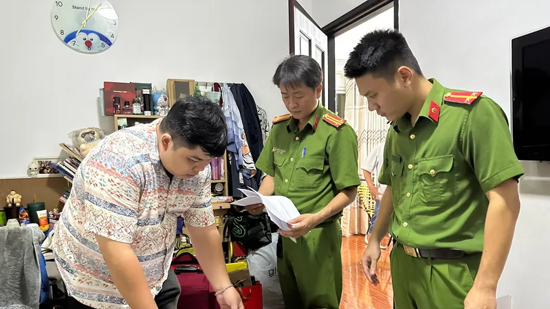 Cơ quan Công an khám xét tại nhà và nơi làm việc của đối tượng 