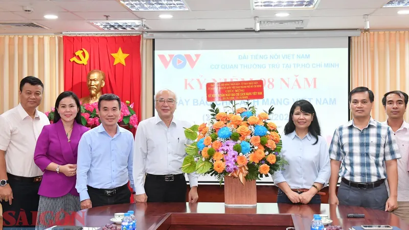 Lãnh đạo TPHCM thăm, chúc mừng các cơ quan báo chí