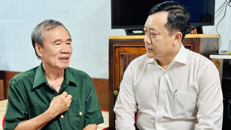 Đoàn đại biểu Quốc hội TPHCM thăm, tặng quà gia đình chính sách