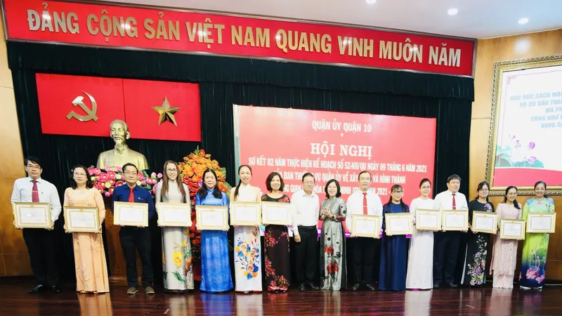 Khen thưởng 28 tập thể thực hiện tốt xây dựng, hình thành không gian văn hóa Hồ Chí Minh