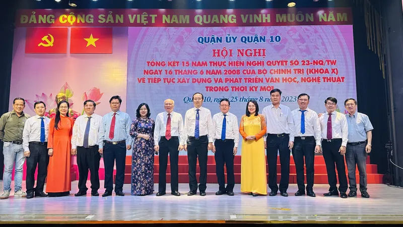 Văn học nghệ thuật có vai trò rất quan trọng với đời sống xã hội