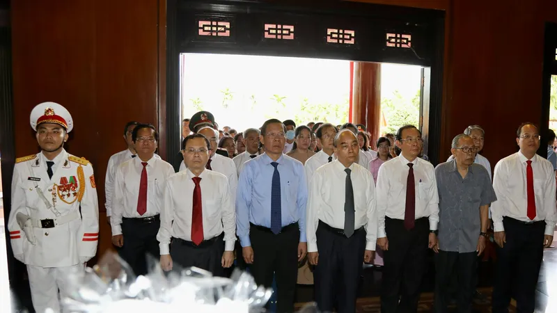 Lãnh đạo TPHCM dâng hương, dâng hoa tại Di tích Lịch sử Quốc gia Ngã Ba Giồng