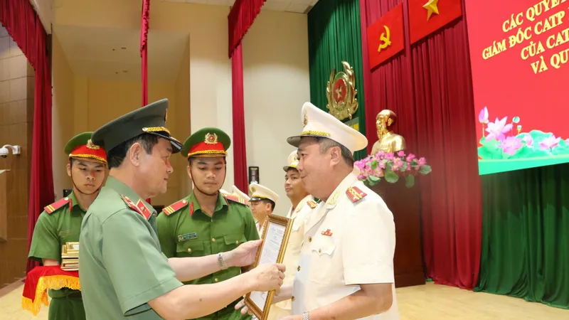 Công bố quyết định kiện toàn bộ máy và công tác cán bộ thuộc Công an TPHCM