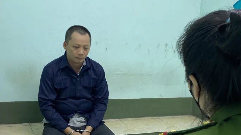 Công an lấy lời khai Nghĩa 