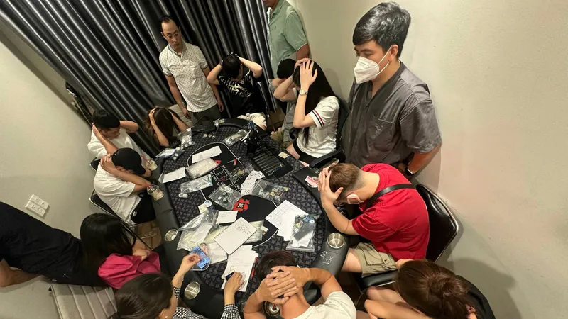 Triệt phá sòng bạc poker trong chung cư cao cấp ở TPHCM 