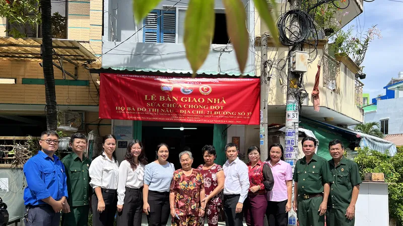 Quận 6 trao công trình sửa chữa nhà tình thương cho hộ bà Đỗ Thị Nâu
