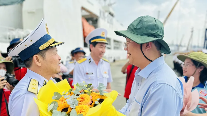 Đón đoàn đại biểu TPHCM đi công tác ở các đảo Tây Nam, Nhà giàn DK1/10 về TPHCM