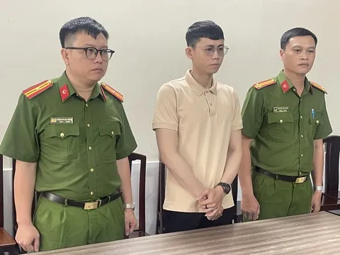 Hai nhân viên công ty giao hàng tham ô hơn 2,3 tỷ đồng