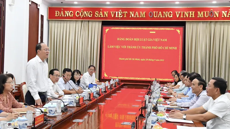 Quang cảnh buổi làm việc. Ảnh: VIỆT DŨNG