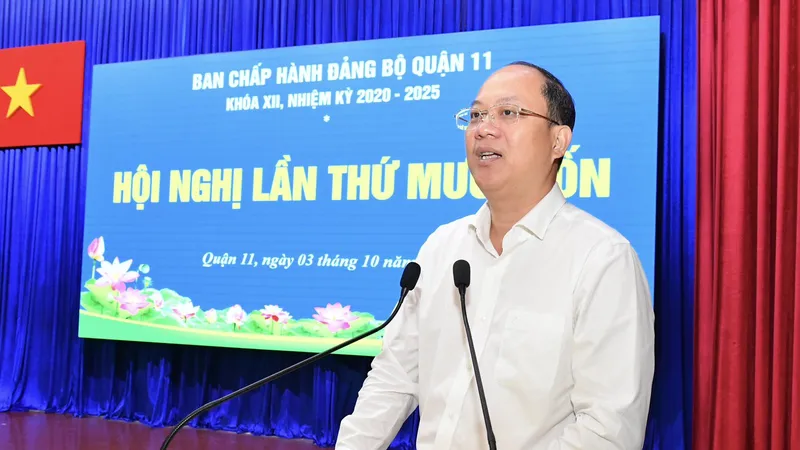 Phó Bí thư Thành ủy TPHCM phát biểu tại hội nghị. Ảnh: VIỆT DŨNG