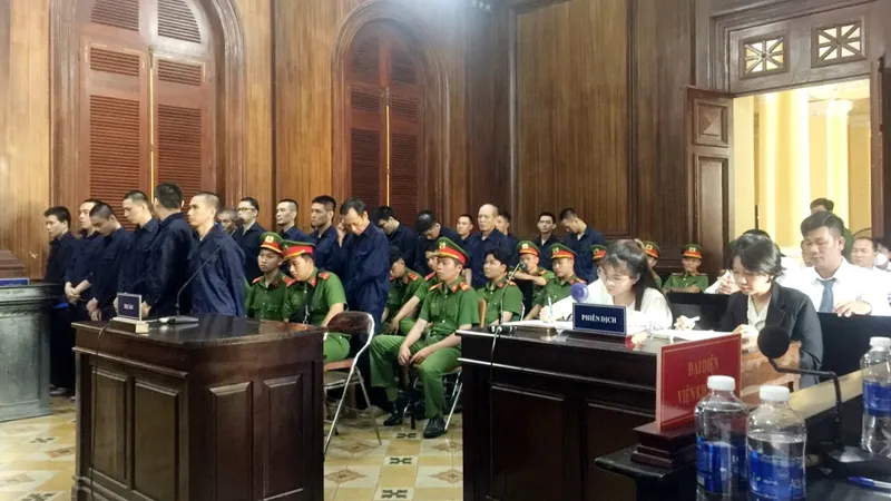 TAND TPHCM tuyên án với các bị cáo. Ảnh: CHUNG THÀNH 