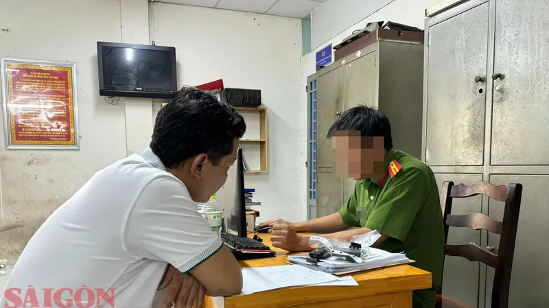 Công an lấy lời khai với Trí