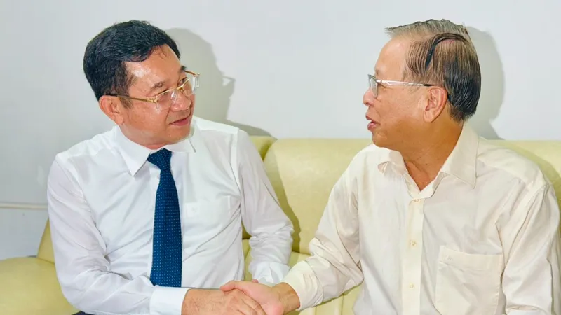 Chủ nhiệm Ủy ban Kiểm tra Thành ủy TPHCM Dương Ngọc Hải thăm nhà giáo tiêu biểu