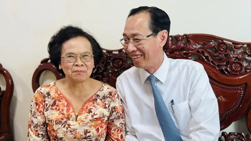 Trưởng Ban Nội chính Thành ủy TPHCM Lê Thanh Liêm thăm nhà giáo tiêu biểu
