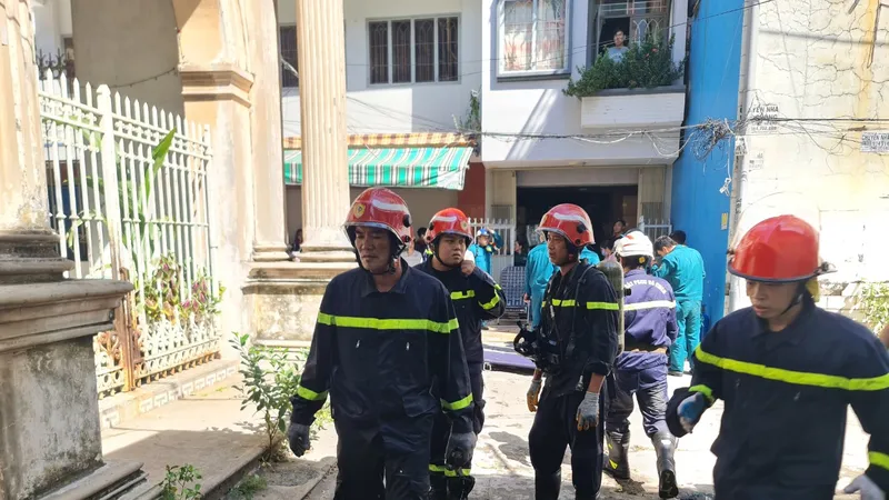 Lực lượng chức năng tại hiện trường 