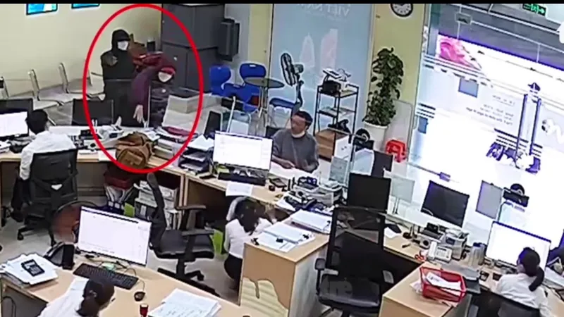 Hình ảnh vụ cướp ngân hàng trước đó 