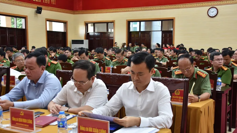 Phó Chủ tịch UBND TPHCM Bùi Xuân Cường cùng lãnh đạo các tỉnh, thành phố tham dự hội nghị