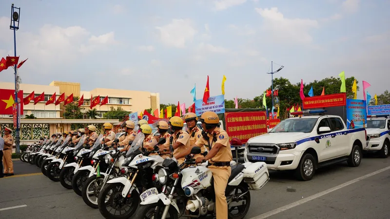 Các đơn vị ra quân thực hiện Năm An toàn giao thông 2024 và đợt cao điểm bảo đảm trật tự an toàn giao thông (TTATGT) trong dịp Tết dương lịch, Tết Nguyên đán Giáp Thìn và Lễ hội đầu xuân năm 2024