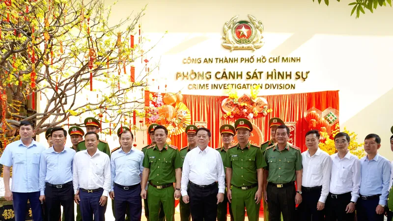 Trưởng Ban Tuyên giáo Trung ương thăm, chúc tết lực lượng Cảnh sát hình sự, Công an TPHCM. Ảnh: THÀNH TRỌNG 