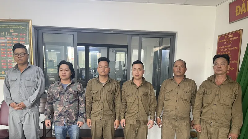 Nhóm đối tượng tại cơ quan công an 