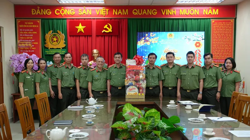 Ban Giám đốc Công an TPHCM chúc tết các đơn vị, cá nhân 