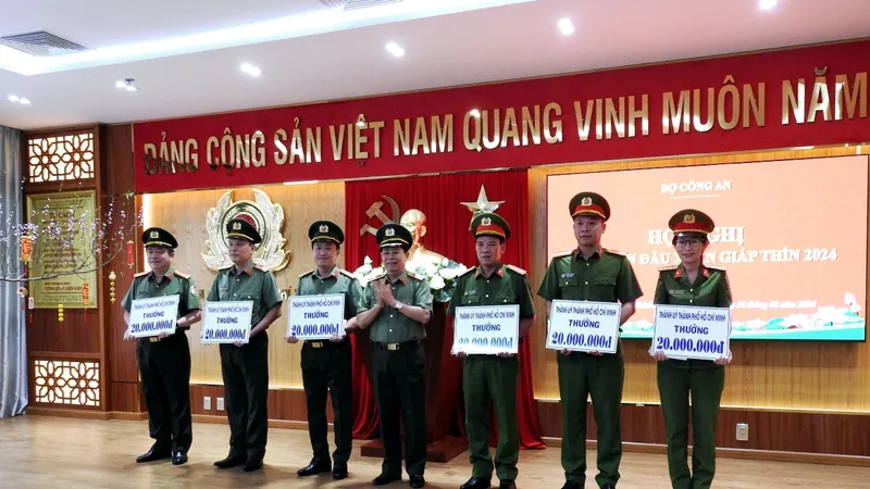 Công an TPHCM khen thưởng các đơn vị có thành tích xuất sắc trong dịp tết 2024