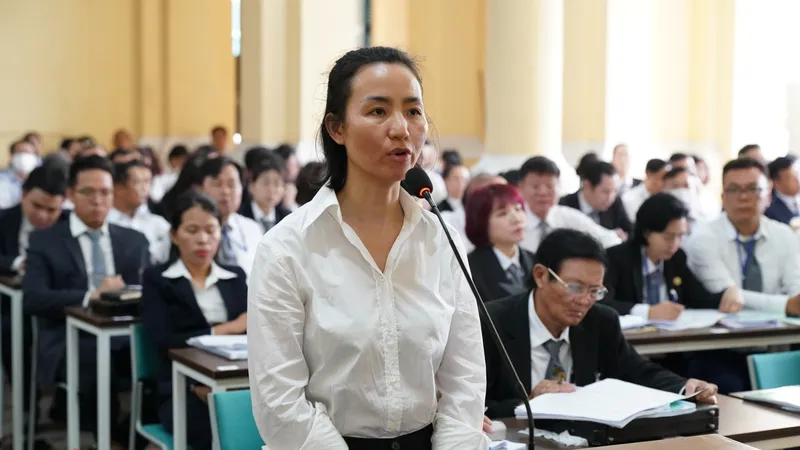 Bị cáo Trần Thị Mỹ Dung, Cựu Phó Tổng Giám đốc SCB tại tòa. Ảnh: HOÀNG HÙNG