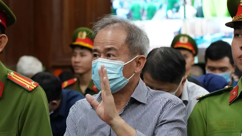 Bị cáo Nguyễn Văn Hưng (cựu Phó Chánh Thanh tra phụ trách Cơ quan Thanh tra, giám sát ngân hàng, Ngân hàng Nhà nước) tại tòa. Ảnh: HOÀNG HÙNG