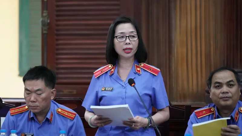Đại diện VKS tham gia phiên tòa. Ảnh: HOÀNG HÙNG 