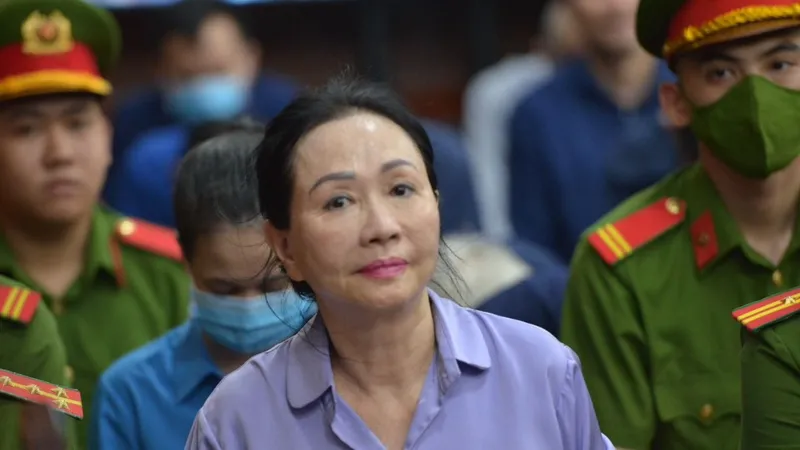 Bị cáo Trương Mỹ Lan, Chủ tịch HĐQT Vạn Thịnh Phát tại tòa chiều 1-4. Ảnh: CAO THĂNG 