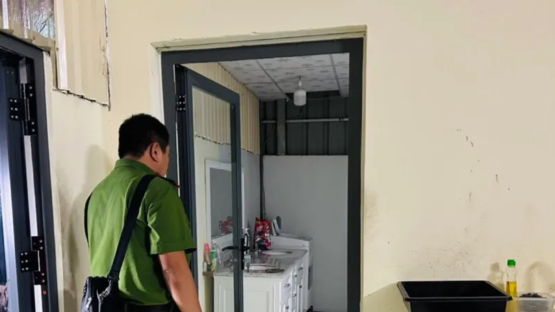 Công an khám nghiệm 1 vụ án mạng 
