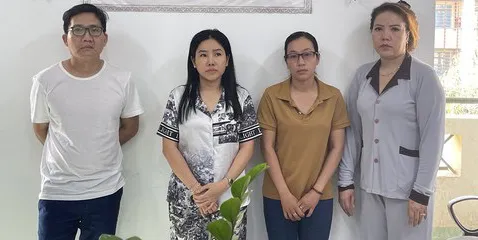 Lữ Phú Thám (bìa trái) và các đồng phạm tại công an