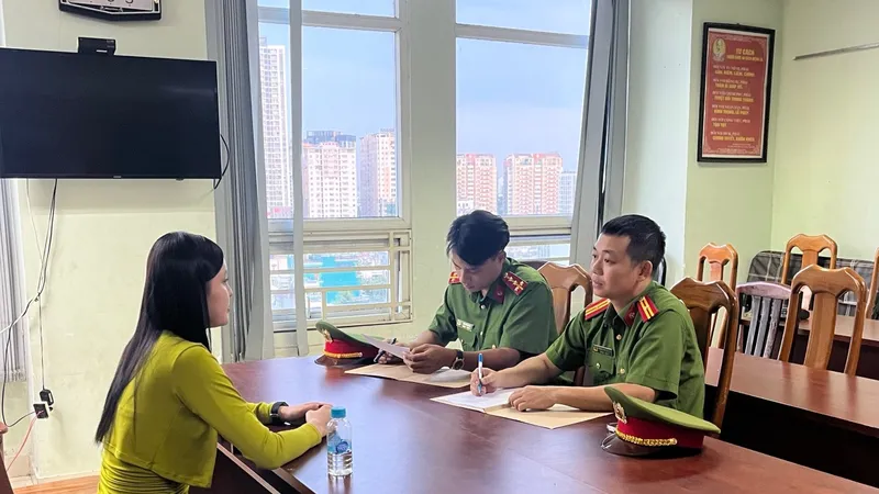 Công an lấy lời khai Vỏ Thị Mỷ Hạnh