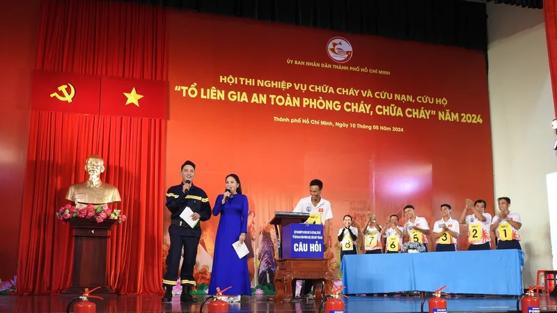 Các đội tuyển sôi nổi tranh tài tại hội thi 