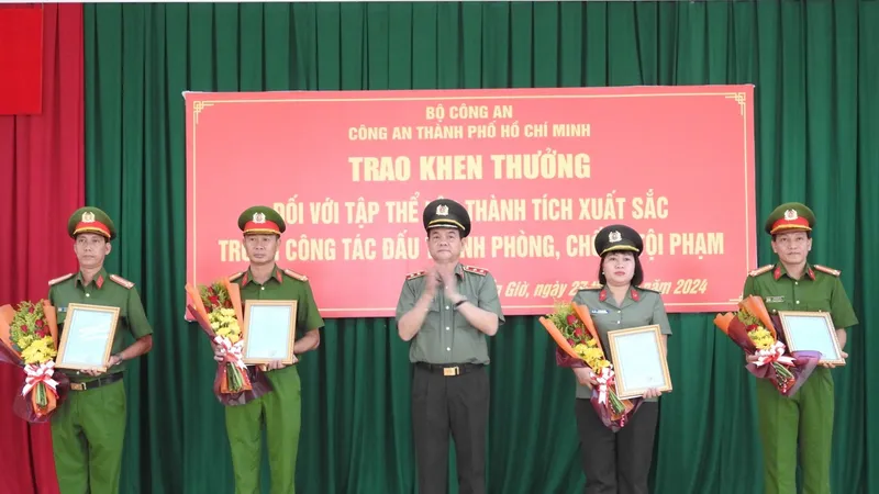 Khen thưởng 4 tập thể phá vụ án cô gái bị sát hại giấu xác trong vali 