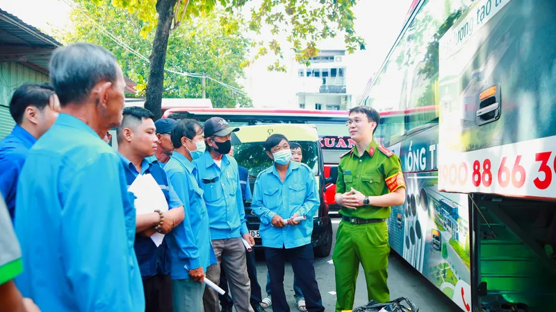Công an TPHCM tổ chức hoạt động cao điểm “Chiến sĩ tình nguyện xung kích phòng, chống ma túy và tệ nạn xã hội" tại các bến xe khách liên tỉnh ở Thành phố