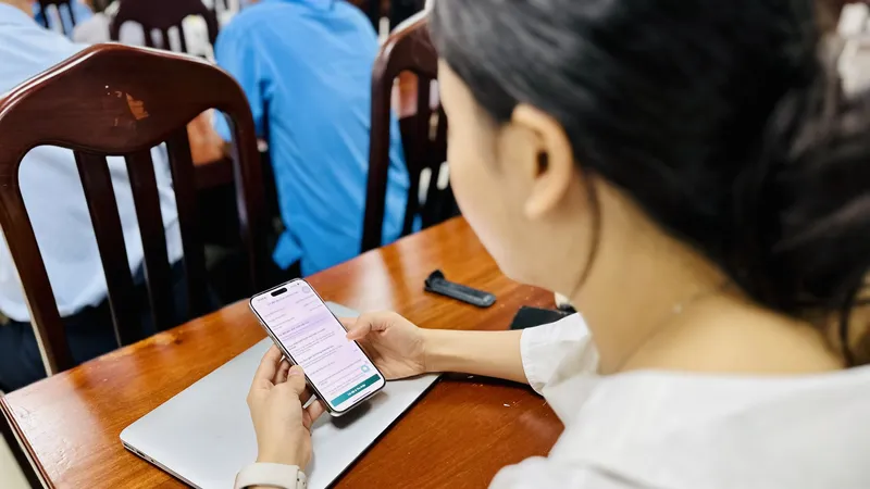 Gần đây nở rộ thủ đoạn lừa đảo cài đặt xác thực sinh trắc học. Ảnh: CHÍ THẠCH 