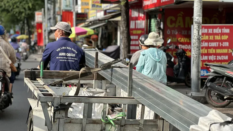 Ra quân “dẹp” xe ba, bốn bánh tự chế ở TPHCM