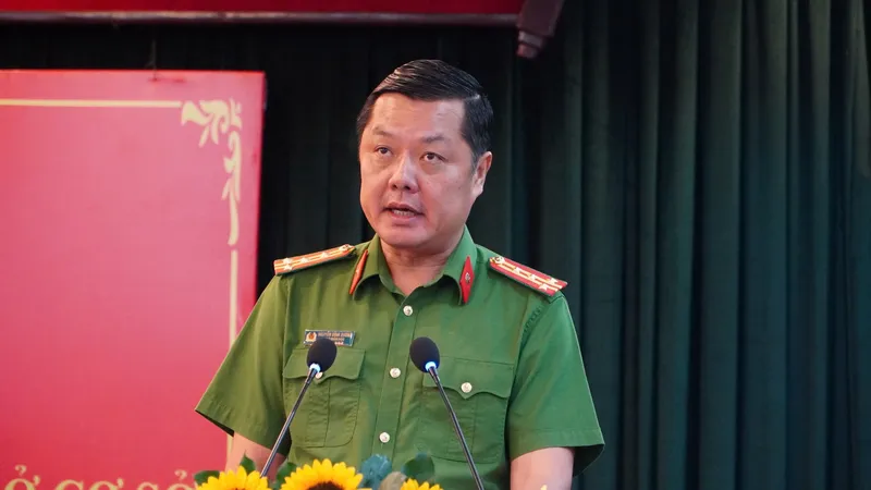Đại tá Nguyễn Đình Dương, Phó Giám đốc Công an TPHCM phát biểu tại hội nghị