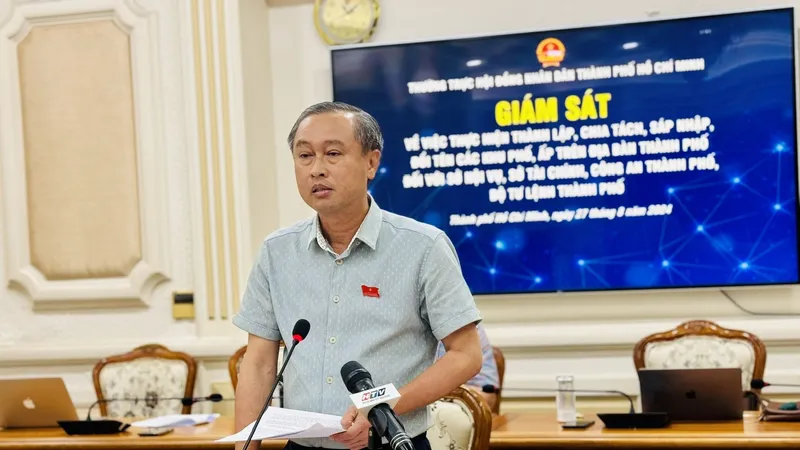 Đồng chí Huỳnh Thanh Nhân, Phó Chủ tịch HĐND TPHCM phát biểu tại buổi giám sát