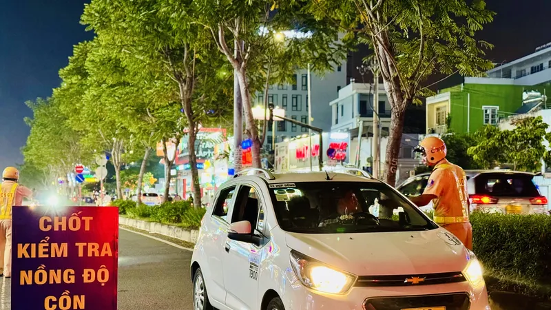 CSGT kiểm tra nồng độ cồn ở TP Thủ Đức 