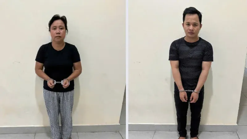 Huệ và Huy (từ trái qua phải) tại cơ quan công an