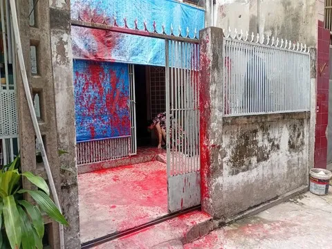 Bắt chủ mưu thuê người tạt sơn nhà "con nợ"