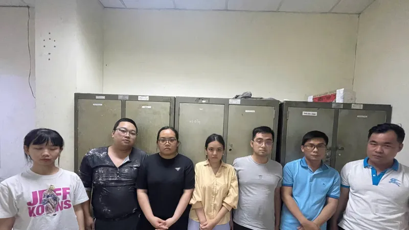 Bắt nhóm nhân viên ngân hàng trong đường dây làm giấy tờ giả